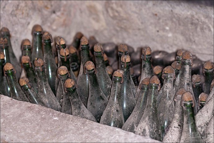 01-wine-storage-131121.jpg 01-wine-storage-131121.jpg